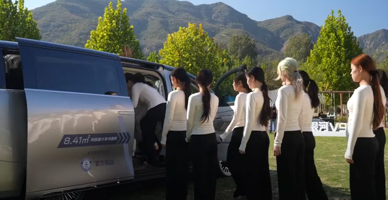 Минивэн уровня бизнес-джета со вместительностью автобуса: в Geely Galaxy V900 поместили 42 человека